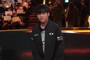 DK取得本场比赛胜利 Siwoo向镜头做出C罗的进球庆祝动作 Siu